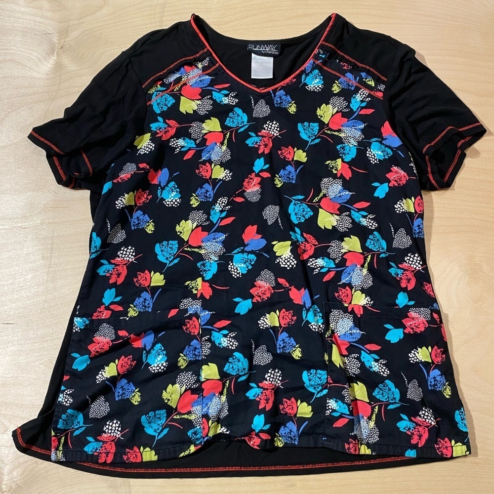 Runway by Cherokee Scrub Top Large (IW)
